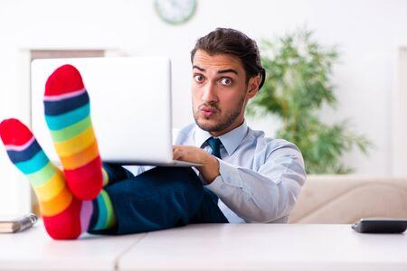 Egalité de traitement : les télétravailleurs ont droit aux titres-restaurant ! Egalité de traitement : les télétravailleurs ont droit aux titres-restaurant !